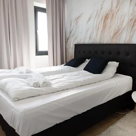 2ndhomes Bright 42m2 1br With Balcony By St.