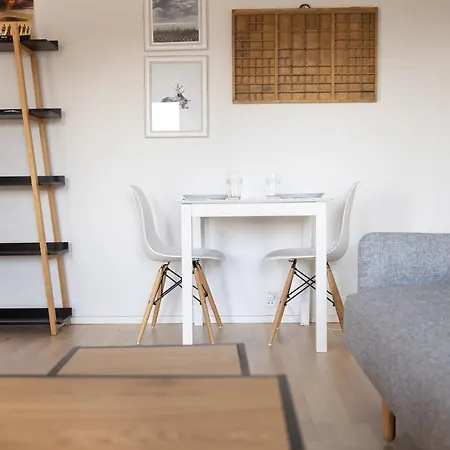2ndhomes Bright 42m2 1br With Balcony By St. Apartment